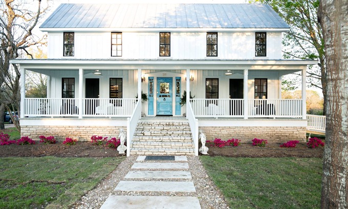 Round Top Apartment | Round Top's Stylish Hospitality- The Frenchie Boutique Hotel ROOM 10