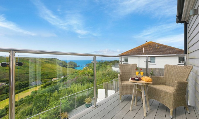 Mullion Cottage | ROWENA, pet friendly, country holiday cottage, with pool in Mullion