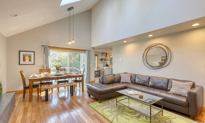 Arch Cape House | Royal Canoe by AvantStay | Walk to the Shore + Private Yard