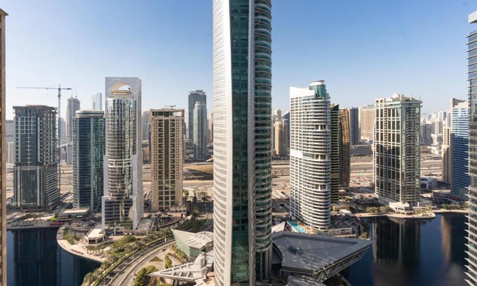 Jumeirah Lake Towers Apartment | Royal Club By RVHR, Bonnington Residential Tower - JLT