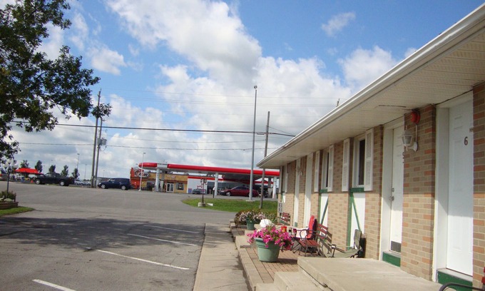 Napanee Hotel | Royal Napanee Inn