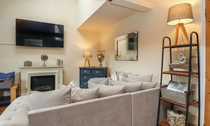 Kirkby Lonsdale Cottage | ROYAL NEXT VIEW, romantic, luxury holiday cottage in Kirkby Lonsdale