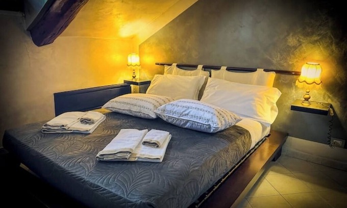Roman Quarter Apartment | Royal Palace Suite in Piazza Castello