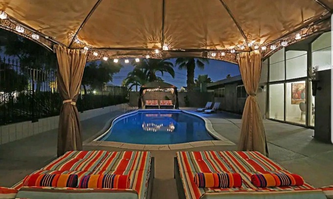 Rhodes Ranch House | Royal Palace -W/pool 5 Min to Strip & Convention