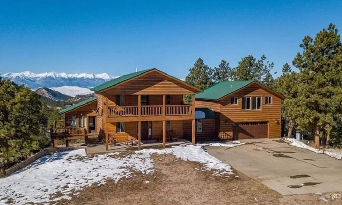 Westcliffe House | 'Royal View Lodge': Breathtaking Sangre views and star lit night skies await you