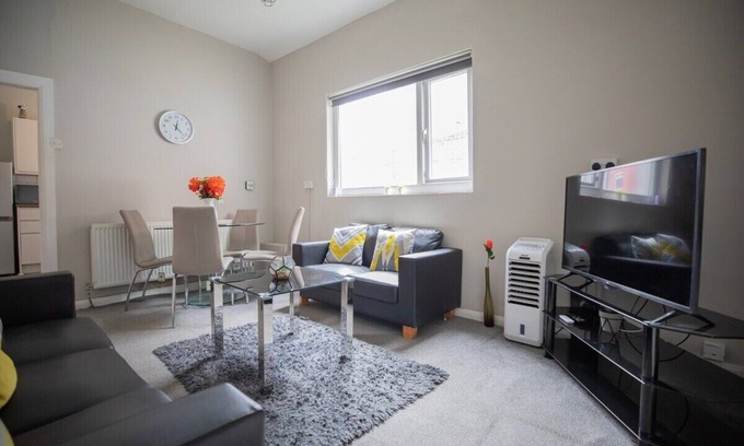 Sunderland Apartment | Royalty City Centre Home is just a15 minutes walk to Sunderland Royal Hospital.