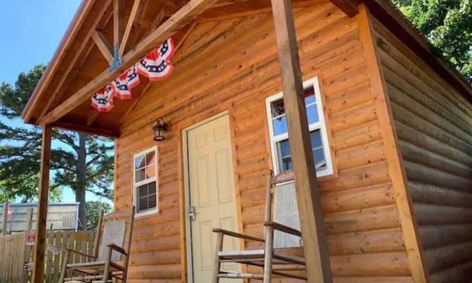 Eureka Springs Cabin | RT 62 Motor Resort Bunkhouse