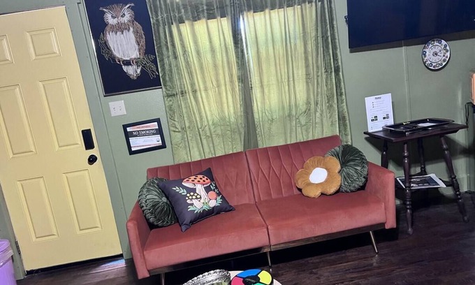 Eureka Springs Cabin | RT62 Motor Resort 70's Cabin w/Jacuzzi