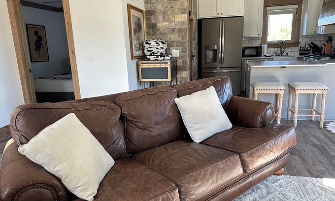 Eureka Springs Cabin | RT62 Motor Resort Crows Nest Luxury Cabin
