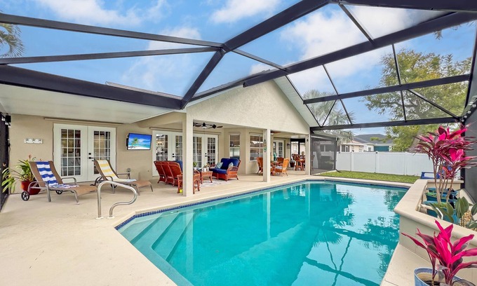 Trafalgar House | Ruby's Retreat, heated pool, private oasis, fenced backyard