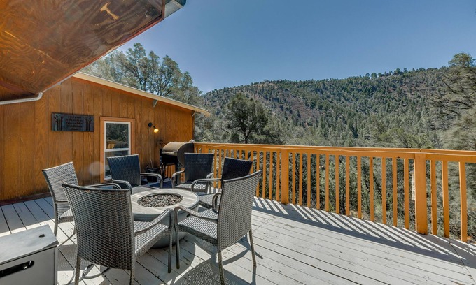 Ruidoso Cabin | Ruidoso Cabin Rental w/Hot Tub: Walk to Main!
