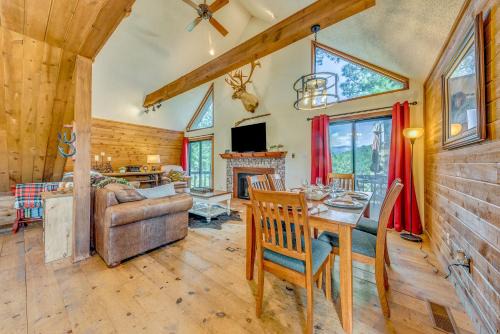 Ruidoso House | Ruidoso Cabin with Deck and Views 4 Mi to Winter Park