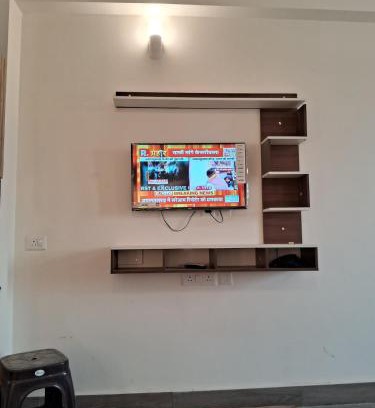 Sikandarabad Apartment | runway suits studio apartment