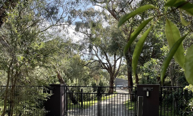Langwarrin South House | Rural Bush Retreat - 10 min from Beach - Gateway to the Mornington Peninsuala