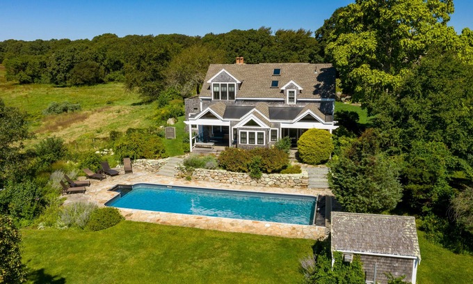 Vineyard Haven House | Rural Farm Location close to Town