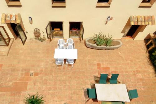 Avinyonet de Puigventos House | Rural House 3 Apartments, Patio BBQ & Hiking