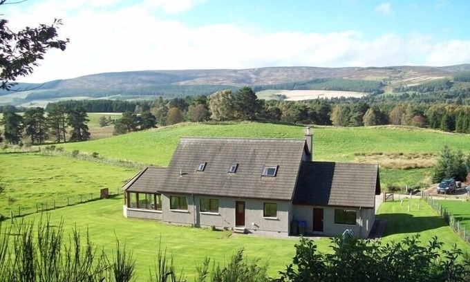 Huntly House | Rural north east Scotland holiday home at Lumsden Aberdeenshire