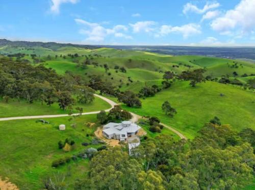 Krondorf House | Rural retreat! 5 min to wineries & 10 min to town