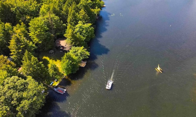 Monterey House | Rustic 3bd Lake Front Country Cottage