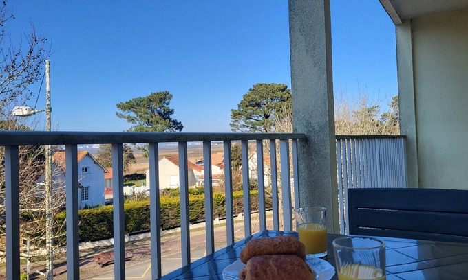 Saint-Brevin-l'Ocean Apartment | Rustic apartment near beach and water sports base, parking included