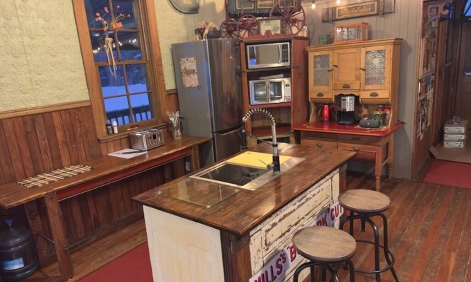 Maple Creek Cabin | Rustic Charm and acres of elbow room: Ghostown Blues Lodge Near Cypress Hills!