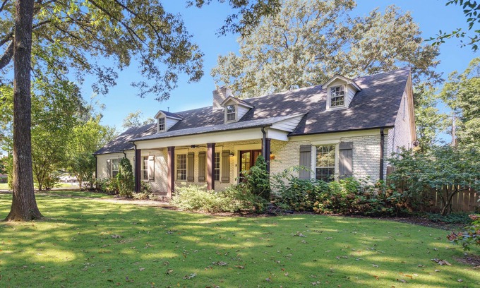 Memphis House | Rustic Charm~Memphis' One & Only