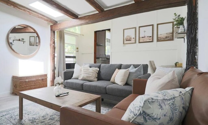 Bathurst House | Rustic Chic 200 metres from CBD