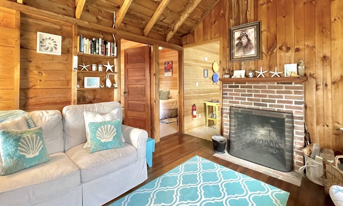 Ocean Point Cottage | Rustic Chic Cottage in Ocean Point! Water Views, Fireplace and Great Linens!