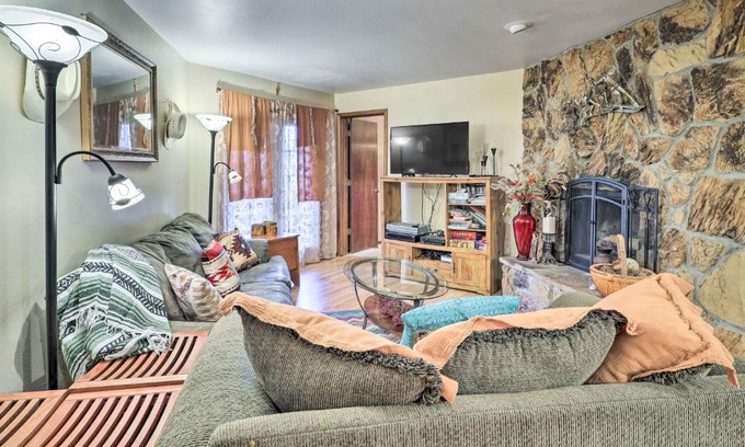 Angel Fire Apartment | Rustic Condo with Deck Less Than 1 Mi to Angel Fire Resort!