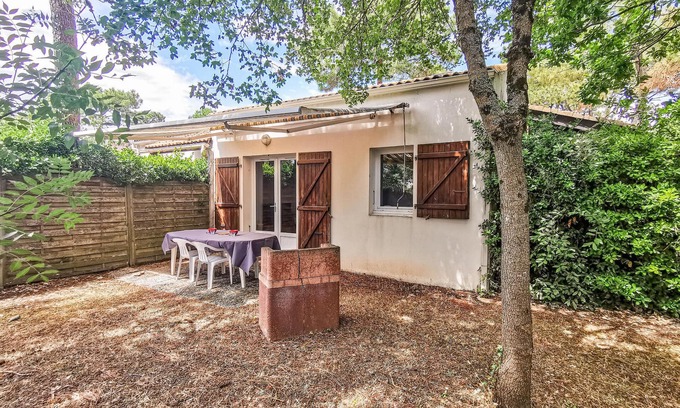 Les Grands-Chezeaux House | Rustic cottage in a quiet location, close to the sandy beach.