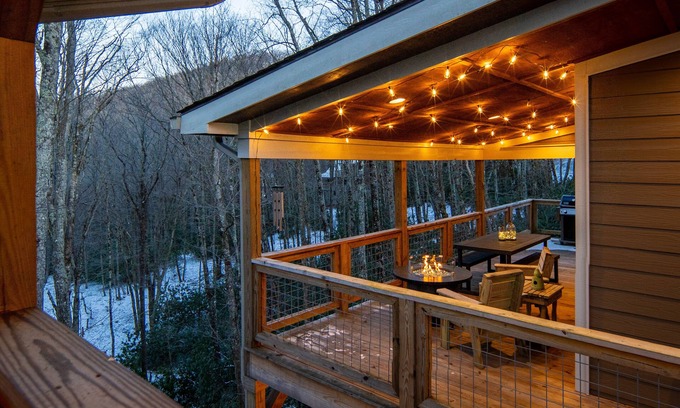 Blowing Rock House | Rustic & cozy, 3 decks w/loft, 10 min to downtown