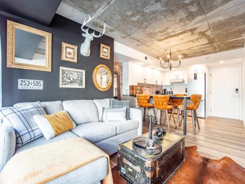 Saint-Roch Apartment | Rustic, Downtown Quebec, Rooftop pool, 2 bedrooms AND 2 bathrooms -up to 6 guests