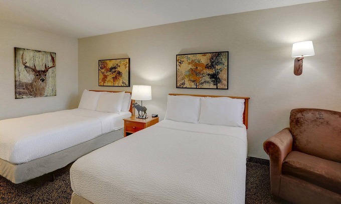 Quincy Hotel | Rustic Elegance by the Mississippi River! Rustic Amenities & 2 Pools