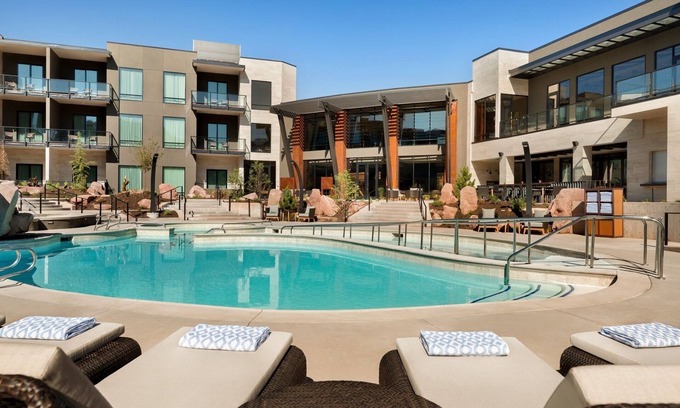 Moab Hotel | Rustic Elegance in Moab's Breathtaking Landscape! Unit w/Pool & Mountain Views