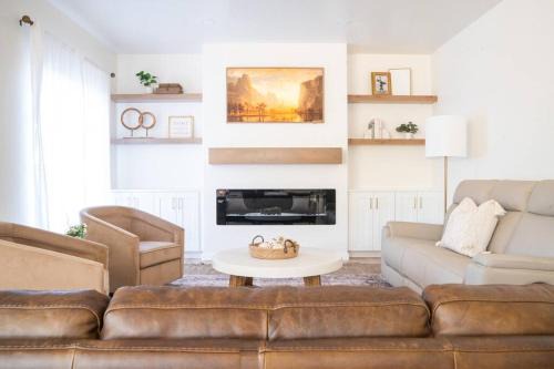 Kanab House | Rustic Gold Retreat