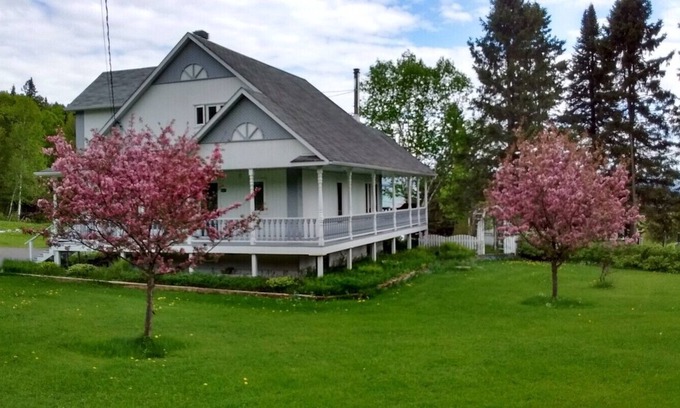 Sainte Rose du Nord House | Rustic House of the Fjord #CITQ 135435