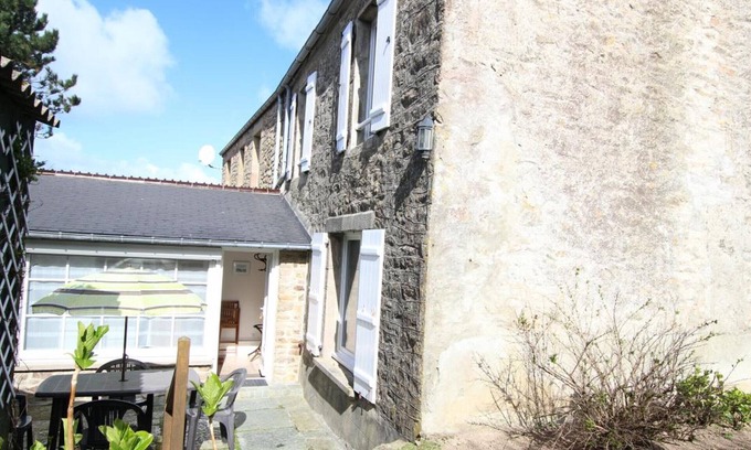 Auderville Cottage | Rustic house in Auderville with private garden