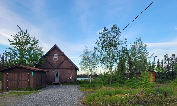 Meadow Lakes Cabin | Rustic house on small lake with beautiful mountain views