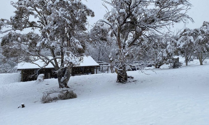 Crackenback Cabin | Rustic Log Cabin on 100 acres in the heart of the Snowy Mountains