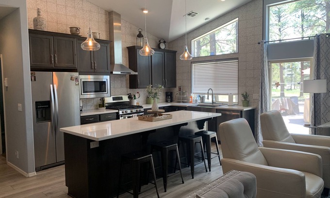 Williams House | Rustic Luxury Meets Adventure: 4BR Mountain Retreat Near Grand Canyon & Golf