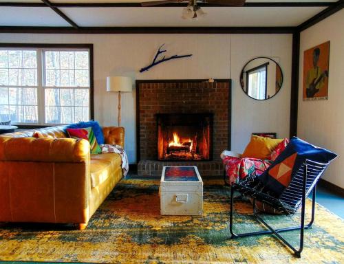 New Market House | Rustic Mountain Cabin with Porch & Fire Pit in New Market, Virginia