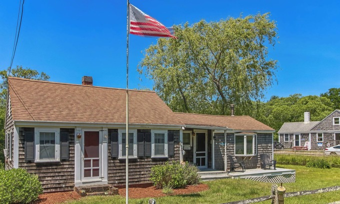North Truro Cottage | Rustic Retreat at The Old Post Office-Walk to Truro Vineyards