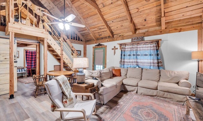 Oxford Apartment | Rustic Retreat Near Sardis Lake | Summer Getaway