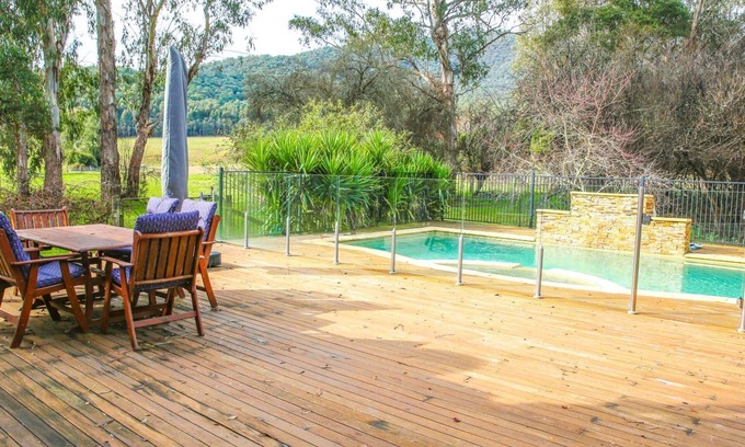 Bright House | RUSTIC RETREAT - Tranquil retreat with a pool close to Bright