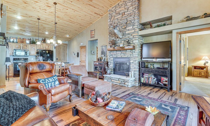 Torreon House | Rustic Retreat w/Spacious Deck in Show Low!