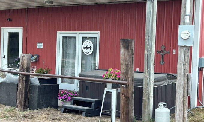 Lincoln County Apartment | Rustic River Retreat. River access Nature,Highland cows, horses, trails hot tub