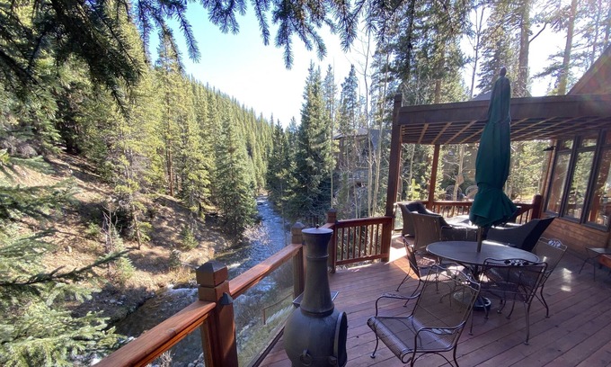 Blue River House | Rustic Riverfront Home 4 miles from Breckenridge
