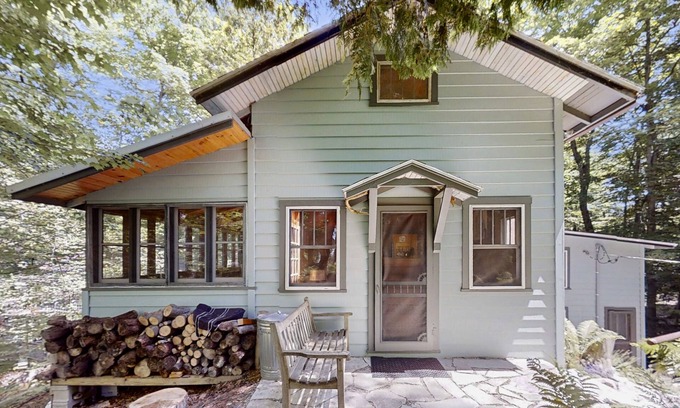 Frankfort Cottage | Rustic-style cottage w/full kitchen, near town, Lake Michigan access, & WiFi