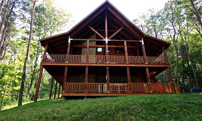 Logan House | Rustic Vacation Cabin with a Private Hot Tub near Lake Logan, Ohio