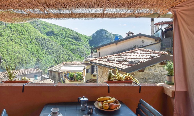 Camaiore House | Rustic vacation home with beautiful view in Tuscany